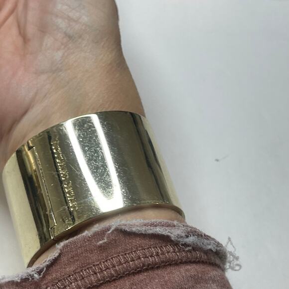 Victoria's Secret gold tone cuff bracelet hinged rhinestone trendy boho versatil - Picture 7 of 10